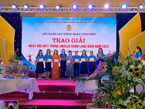 Sôi nổi các hoạt động tại Ngày hội văn hoá thể thao của các đoàn viên Công đoàn Trường mầm non Đô thị Việt Hưng. 