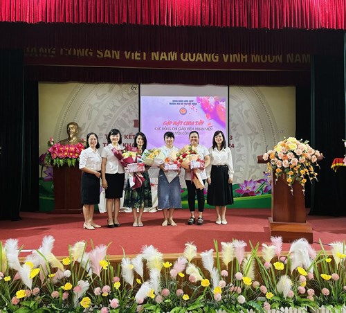 Trường mầm non Đô thị Việt Hưng tổ chức buổi gặp mặt – chia tay các đồng chí giáo viên nhân viên chuyển công tác