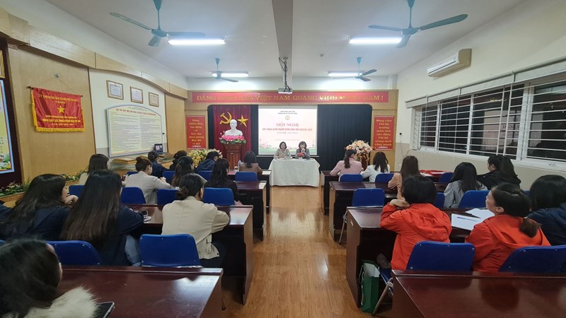Trường MNĐT Việt Hưng tổ chức hội nghị Đối thoại giữa người đứng đầu cấp ủy, chính quyền với cán bộ công chức, viên chức, người lao động năm học 2023 – 2024.