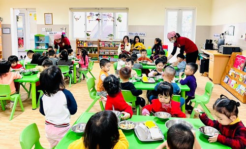 Trường mầm non Đức Giang tổ chức hoạt động giờ ăn - ngủ trưa của trẻ tại trường, năm học 2022 - 2023