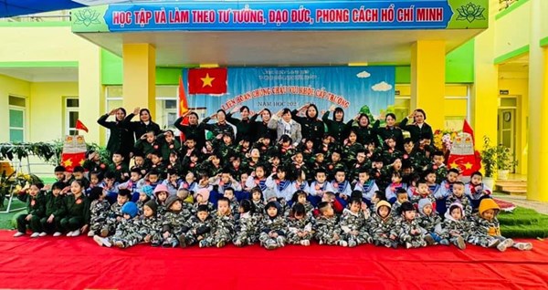 Trường Mầm non Đức Giang tổ chức Chương trình   Bé làm chiến sĩ   cho các bé học sinh  chào mừng ngày thành lập Quân đội Nhân dân Việt Nam