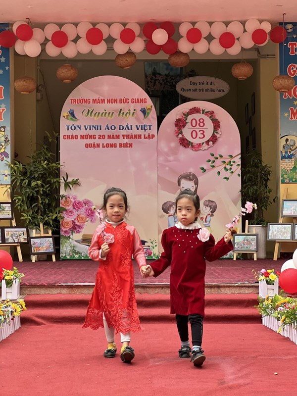 Ngày hội  Tôn vinh áo dài Việt , chào mừng 20 năm thành lập Quận Long Biên