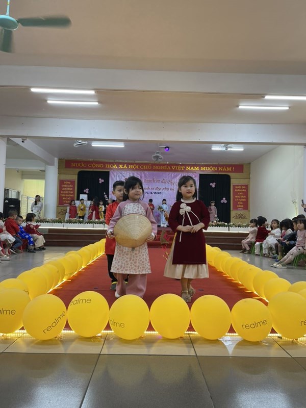 Ngày hội  Tôn vinh áo dài Việt , chào mừng 20 năm thành lập Quận Long Biên