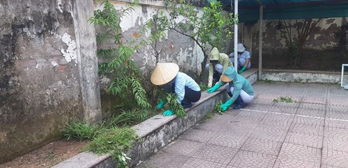  Trường mầm non Giang Biên tổ chức tổng vệ sinh cuối tuần