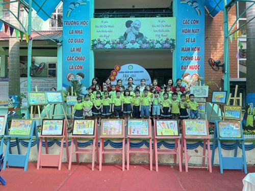 Hội thi   Nghệ thuật sáng tạo  của cô và trò trường mầm non Giang Biên hướng tới chào mừng 20 năm thành lập quận Long Biên