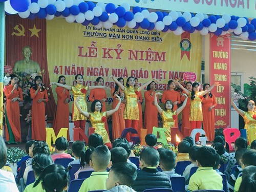 Video bài hát   Tiếng hát những cô giáo trẻ  của các cô giáo trường MN Giang Biên