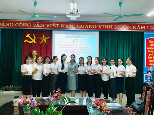 Chi bộ trường mầm non Giang Biên tổ chức kiểm điểm, đánh giá xếp loại chất lượng hàng năm đối với tổ chức Đảng, đảng viên và tập thể, cá nhân cán bộ lãnh đạo quản lý năm 2023