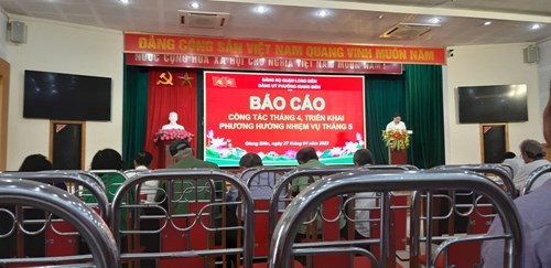  Dự họp giao ban công tác lãnh đạo tháng 4 tại UBND phường Giang Biên