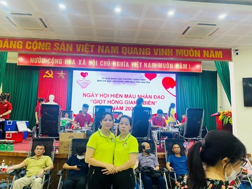 Giáo viên nhân viên trường MN Giang Biên tham gia  Ngày hội hiến máu nhân đạo  năm 2023