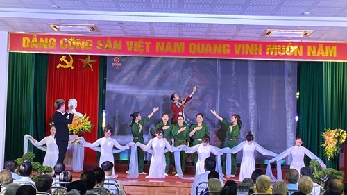 Trường mầm non Giang Biên tham gia múa tại phường  nhân dịp ngày kỷ niệm 76 năm ngày thương binh liệt sĩ 27.7