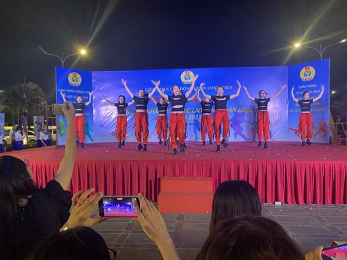 Đoàn viên công đoàn trường mầm non Giang Biên tham gia dự thi Dân vũ  Ngày hội văn hóa thể thao trong CNVCLĐ quận Long Biên năm 2023 tại Big C Long Biên 