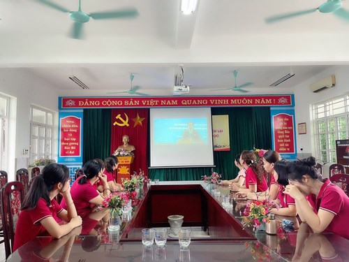 Ngày 15/8/2023, cán bộ giáo viên trường mầm non Giang Biên tham dự Chương trình  Bộ trưởng gặp gỡ nhà giáo, cán bộ quản lý ngành Giáo dục, Đào tạo năm 2023 của BGD 