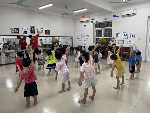 Video giờ học múa của các bạn nhỏ lớp năng khiếu CS2