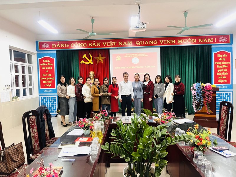Chi bộ trường MN Giang Biên tổ chức sinh hoạt chi bộ tháng 1/2024