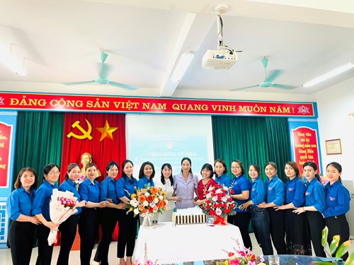 Chi đoàn MN Giang Biên chào mừng 92 năm ngày thành lập đoàn TNCS Hồ Chí Minh