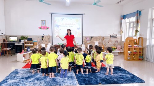Cô và trò lớp NT D4 tổ chức hoạt động học tham gia hội thi giáo viên giỏi cấp trường - Chào mừng ngày nhà giáo Việt Nam 20 -11