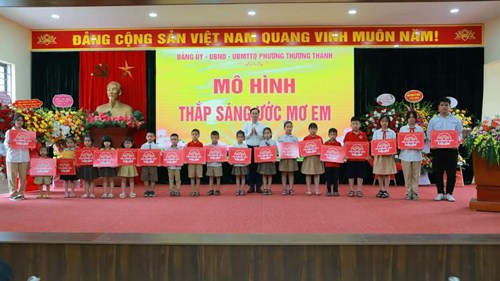 Chi đoàn trường mầm non Gia Quất tham gia chương trình Tổng kết các mô hình và ngày hội an sinh phường Thượng Thanh.