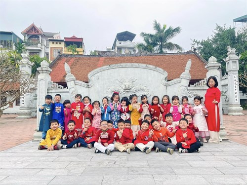Hoạt động trải nghiệm đi lễ chùa Gia Quất- đình Gia Quât đầu năm của các bé lớp MGL A1- Trường mầm non Gia Quất