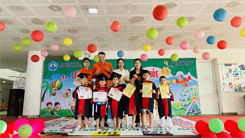 Các con lớp A1 hào hứng tham gia Hội thi     Rung chuông vàng     do trung tâm Tiếng anh VietEdu phối hợp cùng Trường Mầm non Gia Quất thực hiện