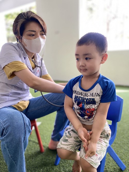 Trường mầm non Gia Thượng tổ chức khám sức khỏe định kì cho học sinh