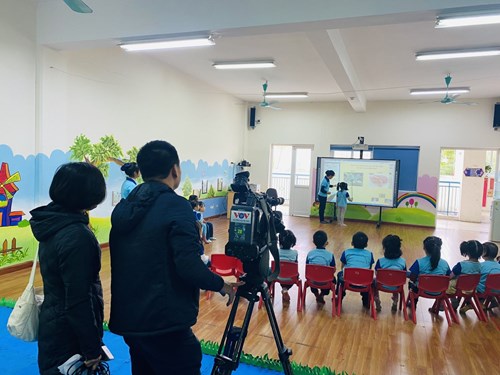 Trường mầm non Gia Thượng vinh dự đón đoàn phóng viên VOV TV quay phóng sự về cơ sở giáo dục mầm non thực hiện Chuyển đổi số.