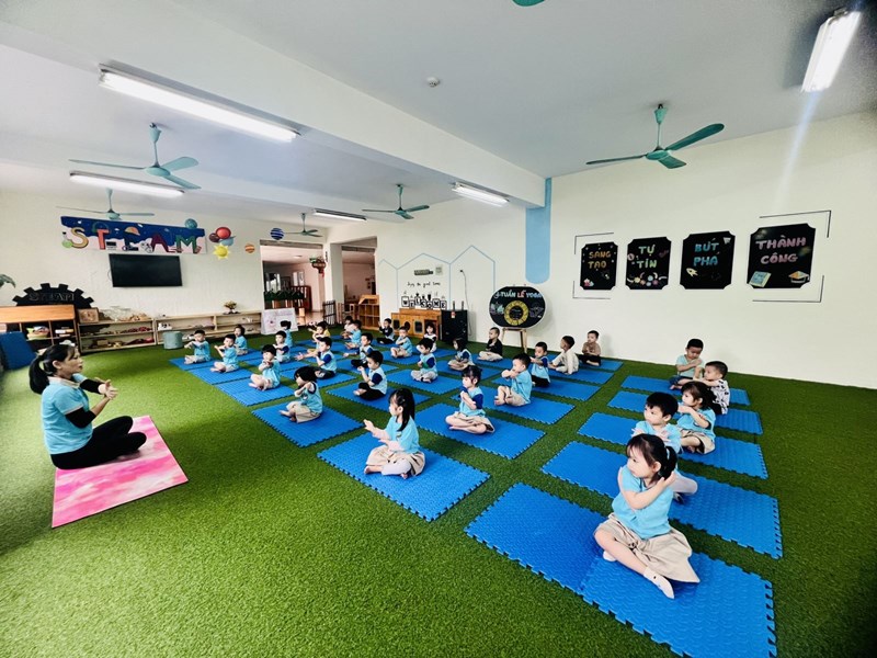 Lớp MGB C3 làm quen với Yoga. GV: Nguyễn Thị Hồng Thảo