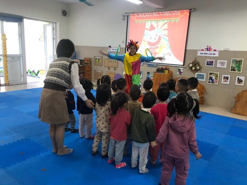 Cô và trẻ lớp MGB C4 tham dự hội thi giáo viên giỏi cập trường chào mừng ngày Nhà giáo Việt Nam 20/11