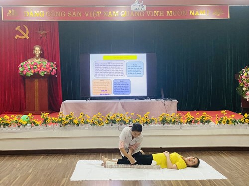 Trường MN Hoa Hướng Dương tổ chức tập huấn phòng chống tai nạn thương tích cho trẻ mầm non năm học 2023-2024