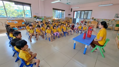 Hoạt động: Phòng  chống hoả hoạn cho trẻ 3-4 tuỏi góp phần nâng cao chất lượng CSGD trẻ trong trường mầm non Hoa Hướng Dương