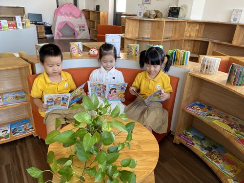 HƯỞNG ỨNG HỌC TẬP SUỐT  ĐỜI CỦA CÁC BẠN NHỎ LỚP MGN B2-Hoạt động:  Gieo mầm  văn hoá đọc sách  cho trẻ.