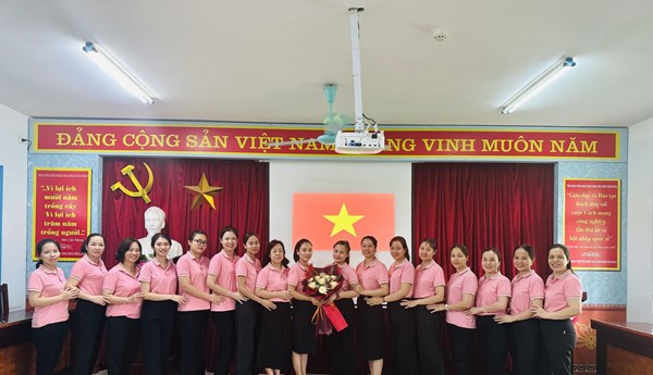   Lễ kết nạp đảng viên mới  của Chi bộ trường MN Hoa Mai 