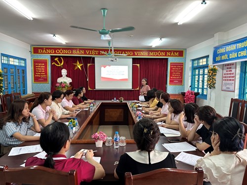 Trường mầm non Hoa Mai tổ chức hội nghị triển khai quán triệt Bộ tiêu chí đánh giá sự chuyên nghiệp của CB,CC,VC, người lao động (NLĐ)