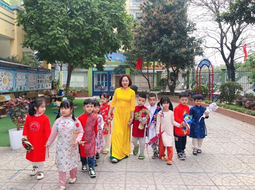 Trường MN Hoa Mai hưởng ứng  Tuần lễ áo dài  tôn vinh vẻ đẹp của áo dài và người phụ nữ Việt Nam.
