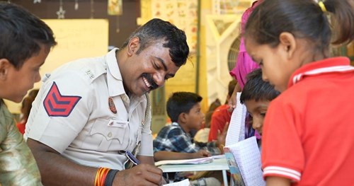 Cảnh sát Ấn Độ mở trường cho trẻ nghèo
