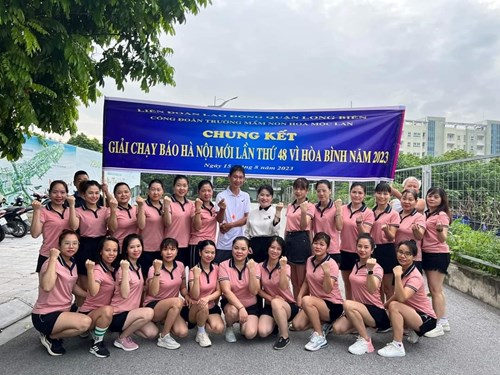 CBGVNV trường mầm non Hoa Mộc Lan tham gia giải chạy báo Hà Nội mới.