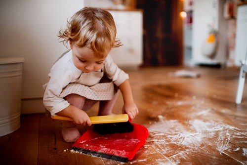 Những lợi ích bất ngờ khi trẻ làm việc nhà
