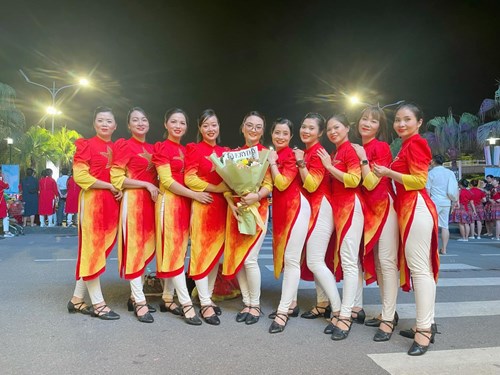 Công đoàn Trường mầm non Hoa Phượng tham gia Hội thi Dân vũ quận Long Biên năm 2023