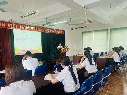 Chi bộ trường Mầm non Hoa Phượng tổ chức Hội nghị sinh hoạt chính trị, tư tưởng thực hiện Chỉ thị số 24-CT/TU của Ban thường vụ Thành ủy Hà Nội.
