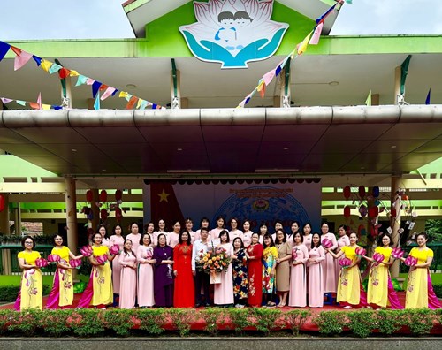 Trường Mầm non Hoa Sen tổ chức buổi Mittinh nhân kỷ niệm 40 năm ngày Nhà giáo Việt Nam