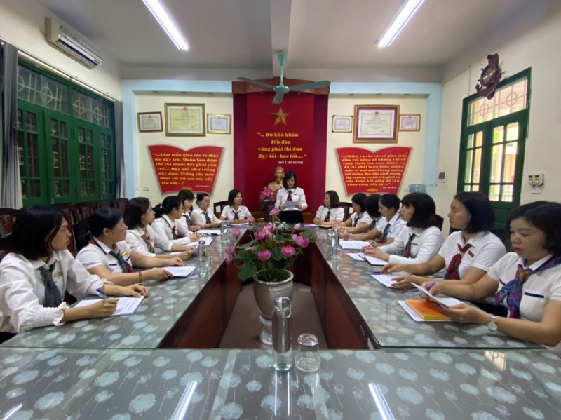 Chi bộ trường Mầm non Hoa Sen tổ chức họp kiểm điểm, đánh giá đảng viên cuối năm 2022