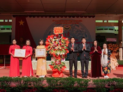 Trường MN Hoa Sen long trọng tổ chức Lễ đón nhận bằng khen của UBND Thành phố và Bộ GD&ĐT, kỷ niệm 41 năm ngày Nhà giáo Việt Nam 20/11