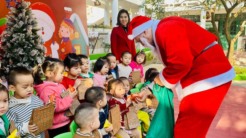 Giáng sinh an lành cùng các bé yêu trường mầm non Hoa Sen