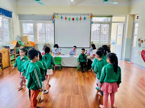 Trường mầm non Hoa Sen tổ chức khám sức khỏe định kỳ đợt 2 cho các bé