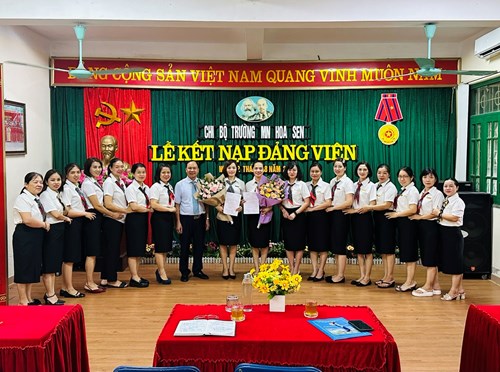 Chi bộ trường mầm non Hoa Sen tổ chức lễ kết nạp Đảng viên mới