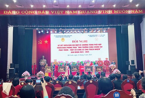 Triển khai phong trào “Nhà trường cùng chung tay phát triển - Thầy cô cùng chia sẻ trách nhiệm” giai đoạn 2023 – 2025” ở hội nghị tại Mê Linh, Hà Nội.