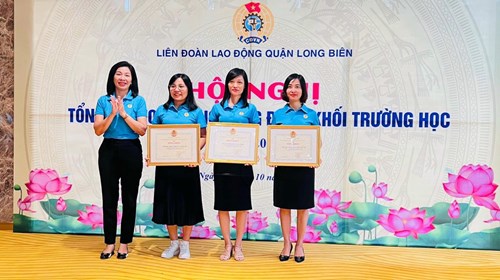 Công đoàn trường mầm non Hoa Thuỷ Tiên vinh dự đón nhận Bằng khen của Liên đoàn Lao động thành phố Hà Nội