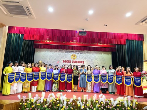 Chúc mừng cô giáo Đỗ Thu Hằng - Đạt danh hiệu Nhà giáo  Long Biên tâm huyết sáng tạo năm 2023