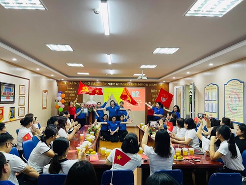 Chi đoàn trường MN Hồng Tiến tổ chức mittinh kỷ niệm ngày thành lập Đoàn TNCSHCM 26/3