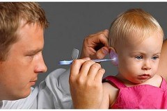Cách phát hiện bé bị viêm tai giữa cấp