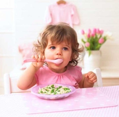 Kỹ năng sống dạy trẻ tự ăn - uống